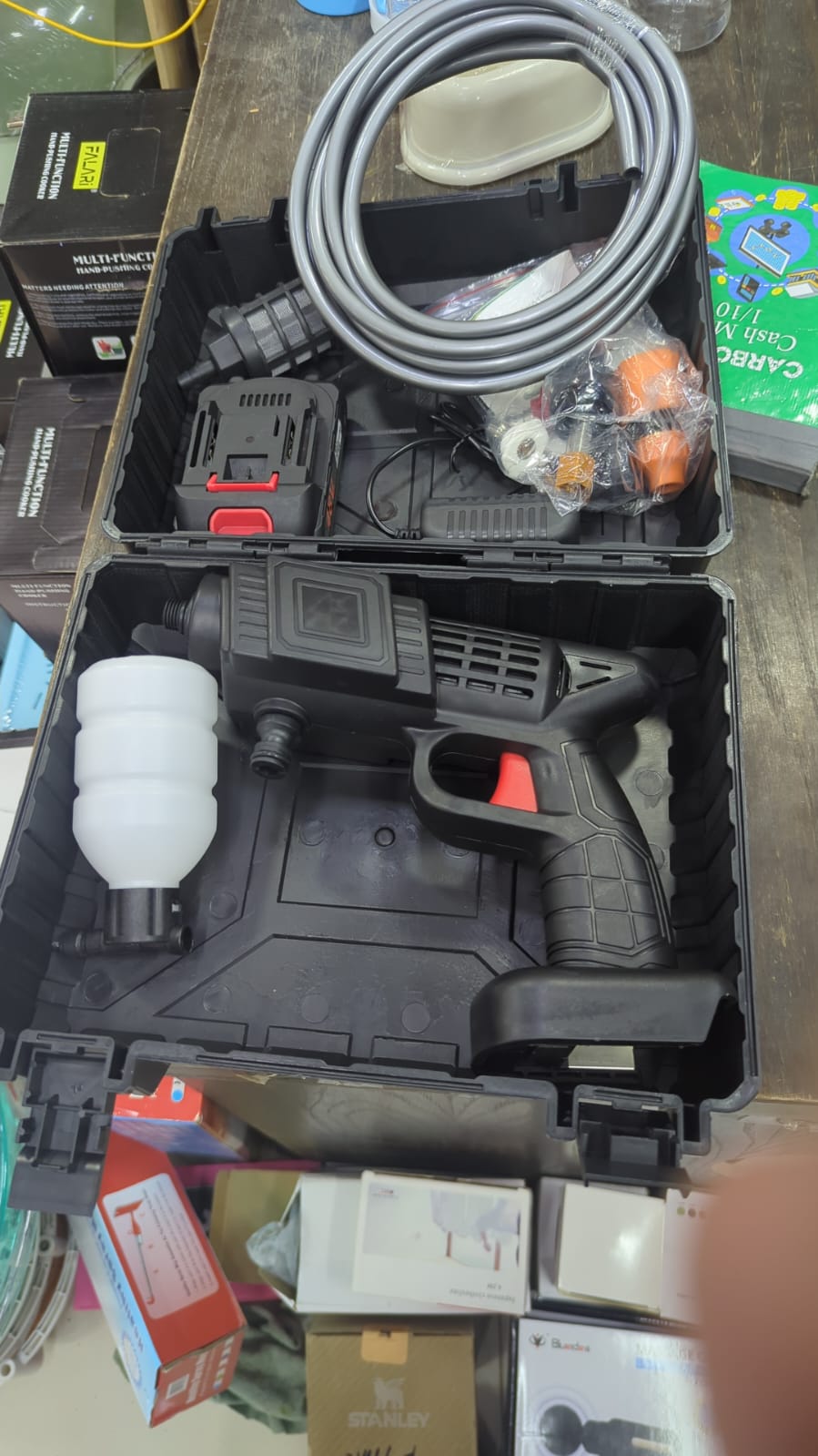 Car Washer Pump - Pressure Washer- Glass, walls, Floor. Rechargeable